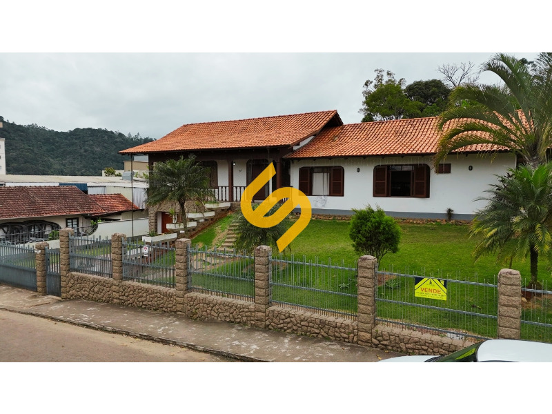 Casa à venda no Centro: 