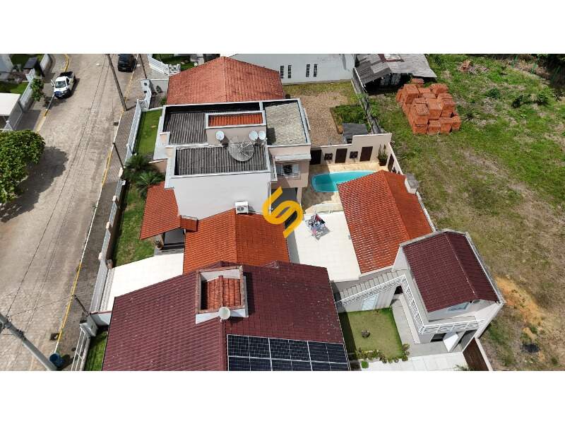 Casa à venda no Centro: 