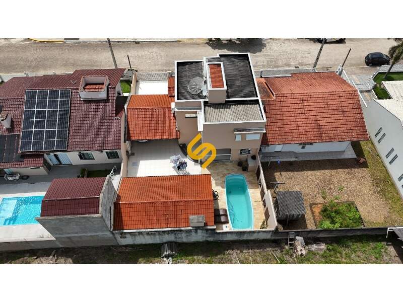 Casa à venda no Centro: 