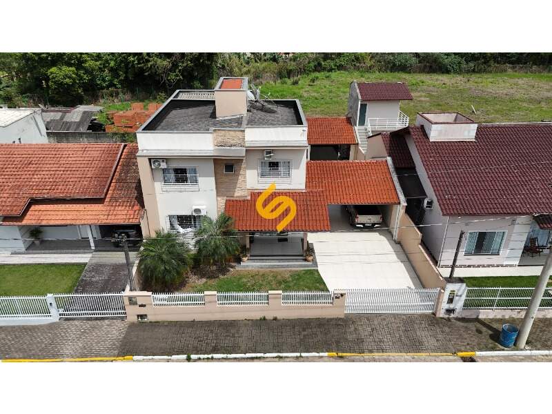 Casa à venda no Centro: 