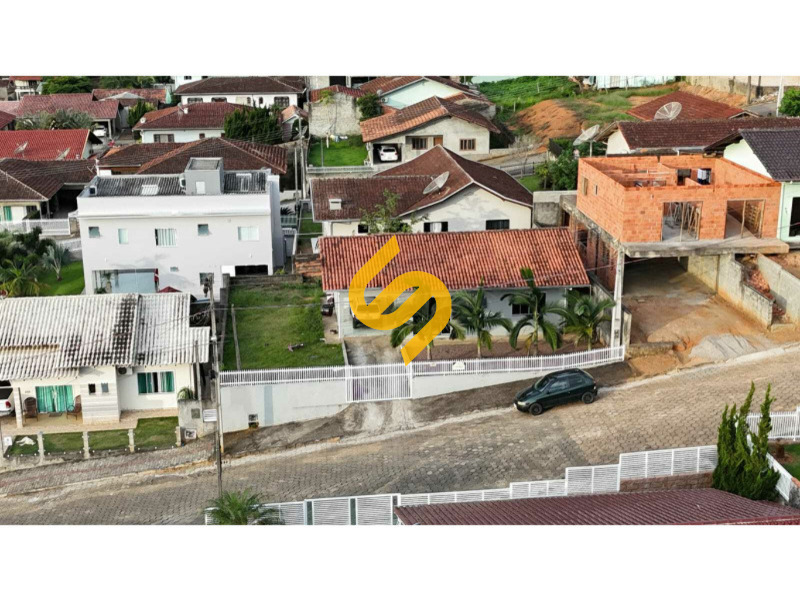 Casa à venda no Centro: 