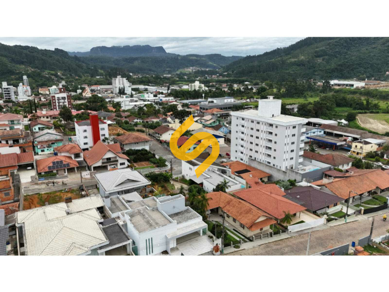 Casa à venda no Centro: 