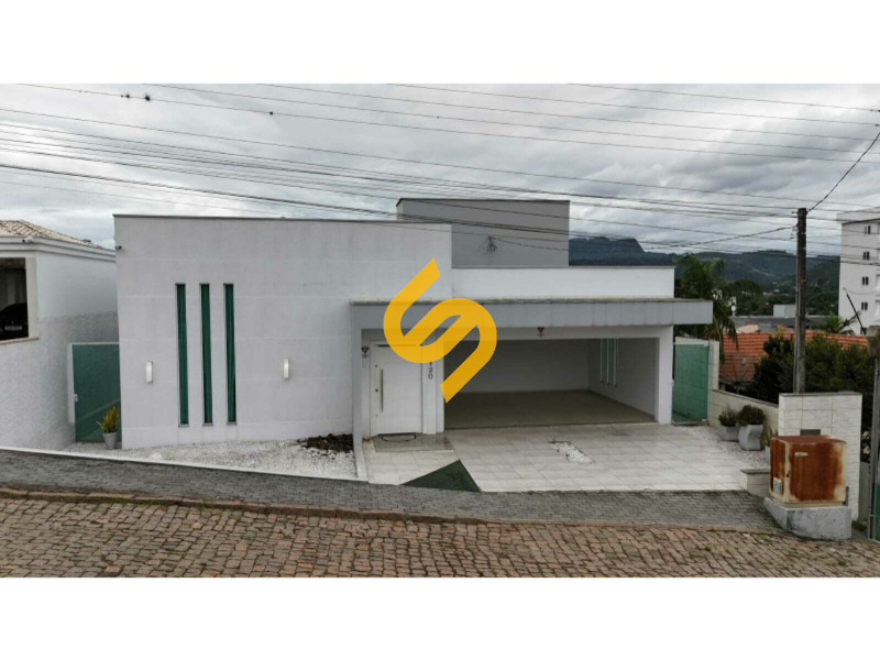 Casa à venda no Centro: 