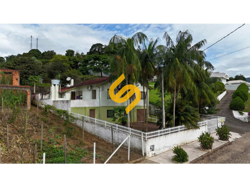 Casa à venda no Centro: 