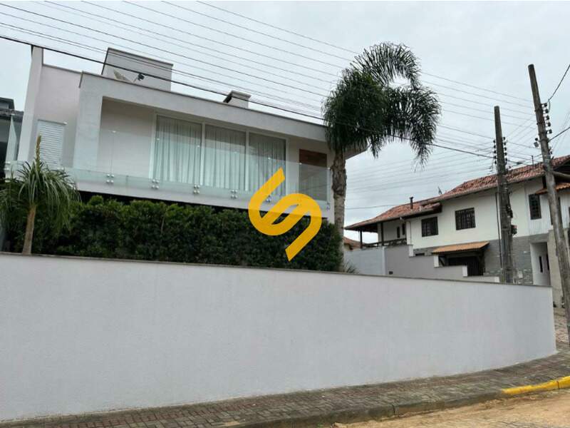 Casa à venda no Centro: 