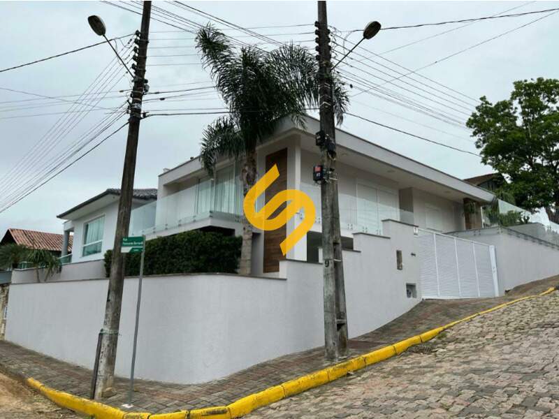 Casa à venda no Centro: 