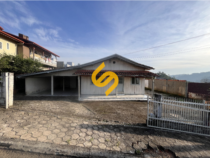 Casa à venda no Centro: 