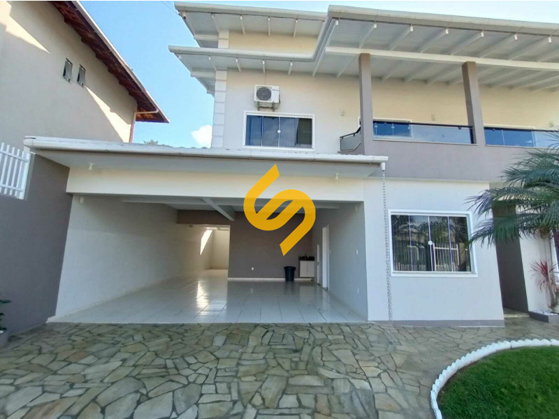 Casa à venda no Centro: 