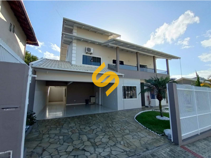 Casa à venda no Centro: 