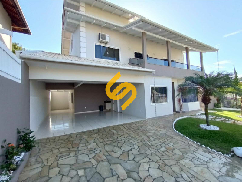 Casa à venda no Centro: 