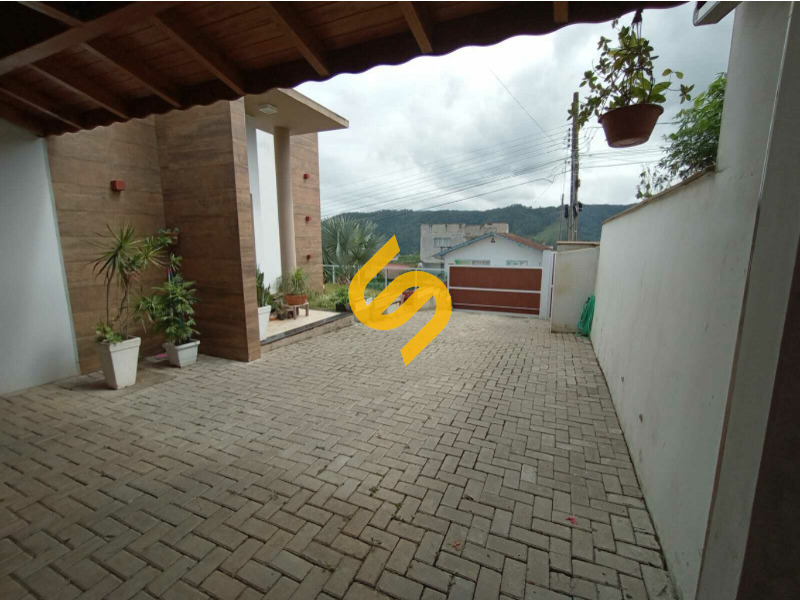 Casa à venda no Centro: 