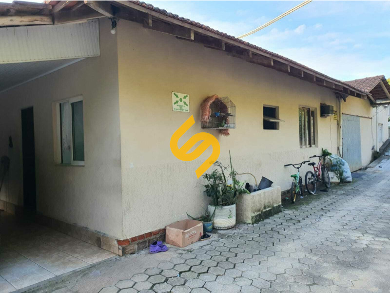 Casa à venda no Ponto Chic: 