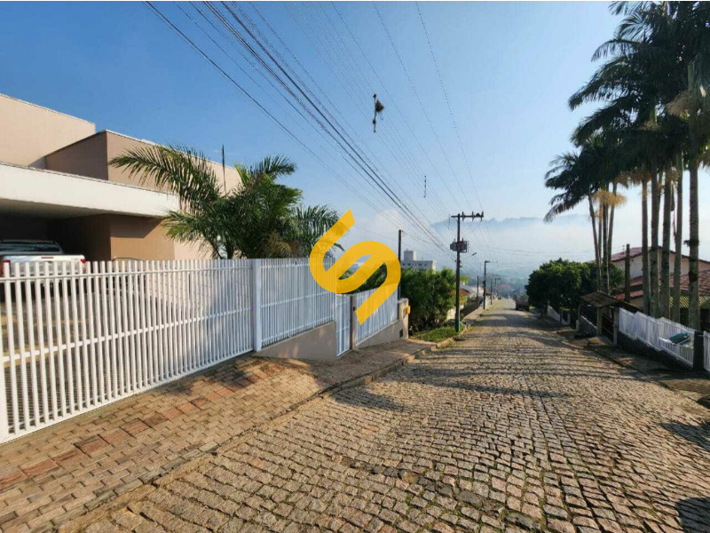 Casa à venda no Centro: 