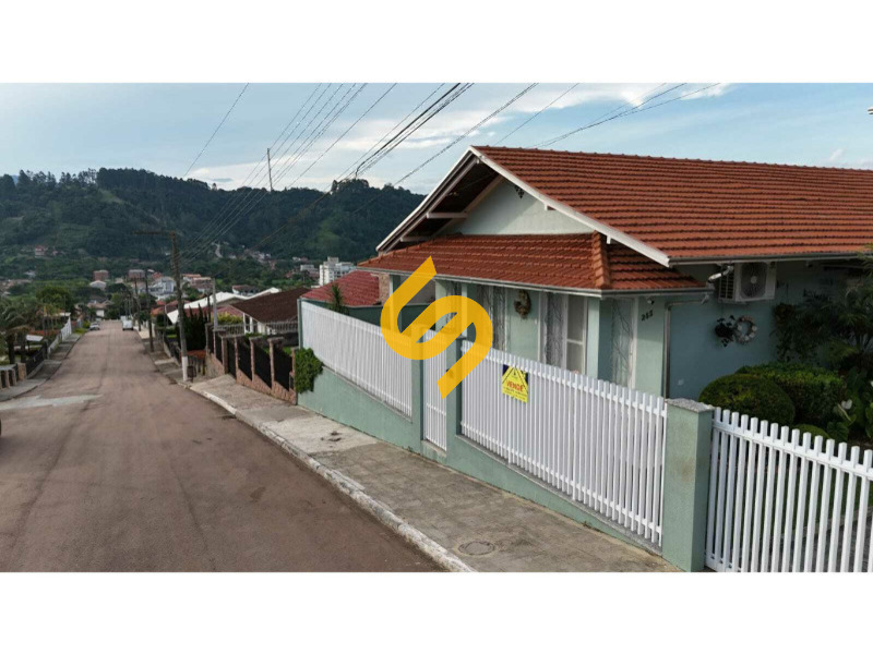 Casa à venda no Centro: 