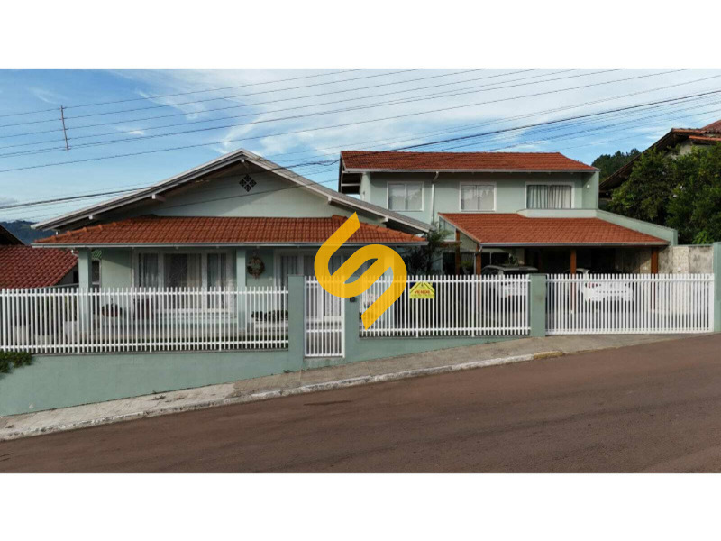 Casa à venda no Centro: 