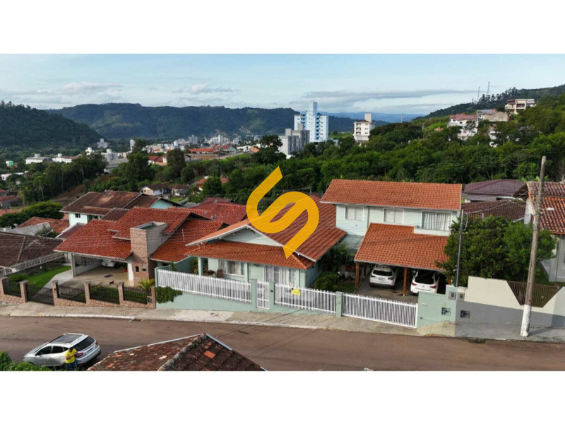 Casa à venda no Centro: 