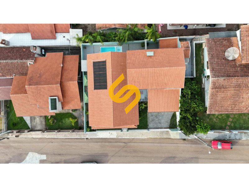 Casa à venda no Centro: 