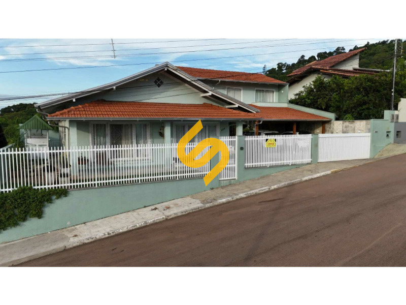 Casa à venda no Centro: 