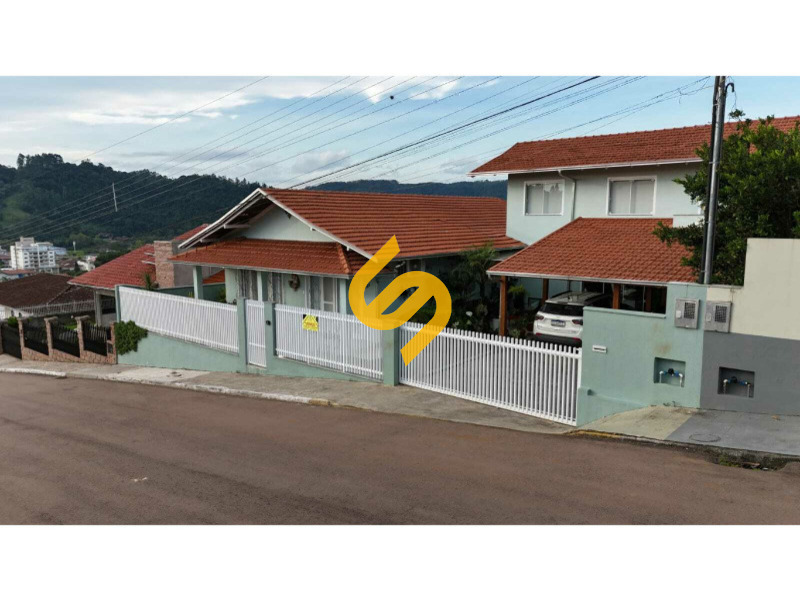 Casa à venda no Centro: 