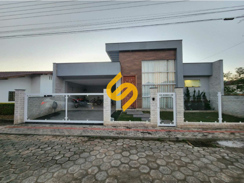 Casa à venda no Centro: 