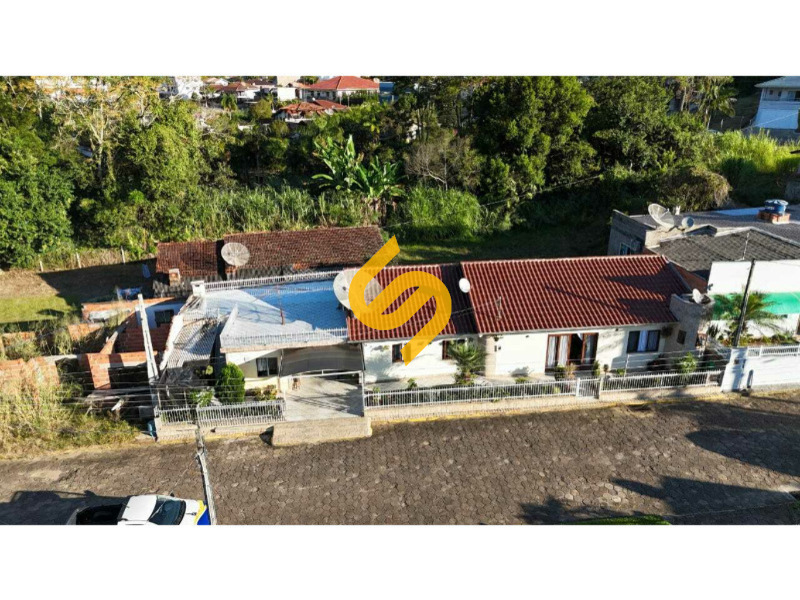 Casa à venda no Revólver: 