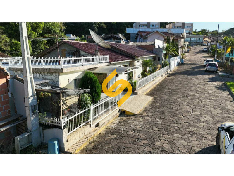 Casa à venda no Revólver: 