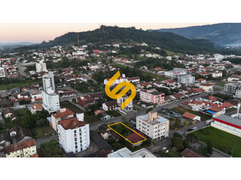 Casa à venda no Centro: 