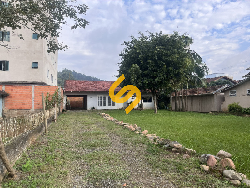 Casa à venda no Centro: 