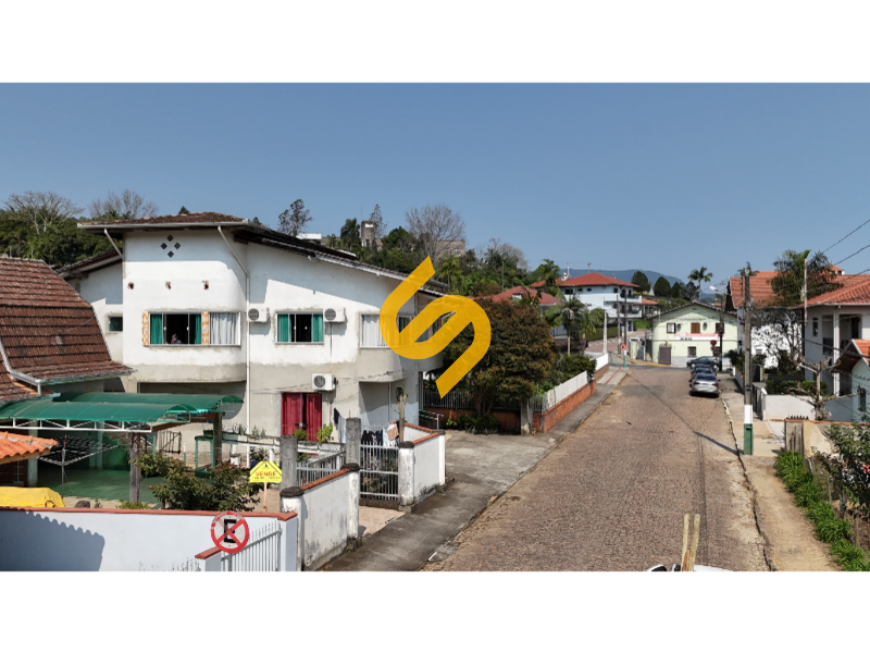 Casa à venda no Centro: 