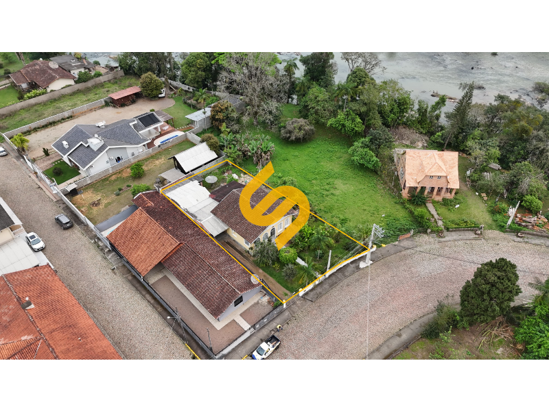 Casa à venda no Centro: 