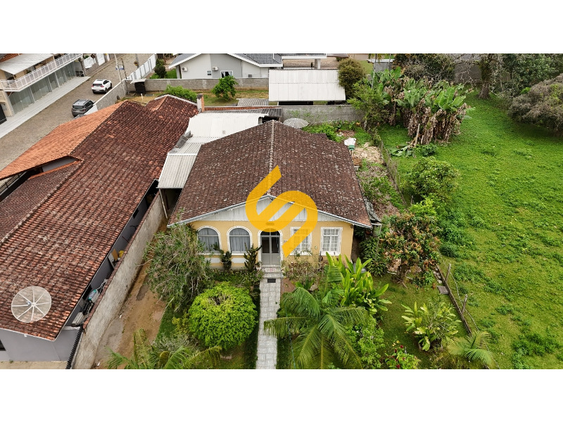 Casa à venda no Centro: 