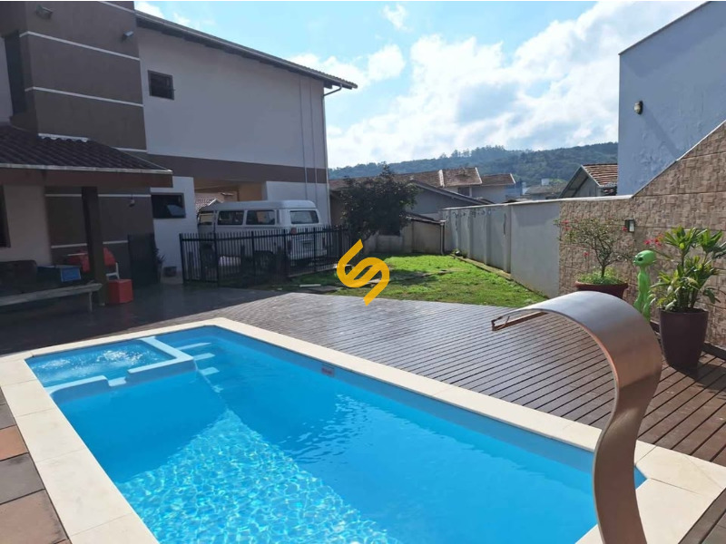 Casa à venda no Ponto Chic: 