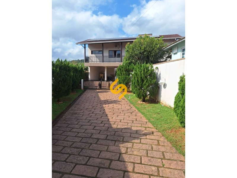 Casa à venda no Ponto Chic: 