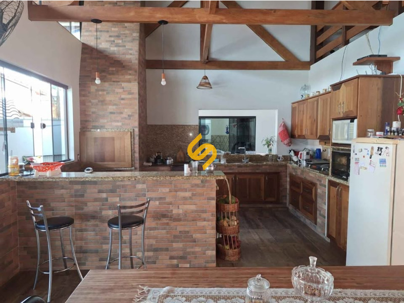 Casa à venda no Ponto Chic: 