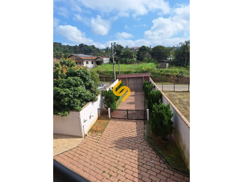 Casa à venda no Ponto Chic: 