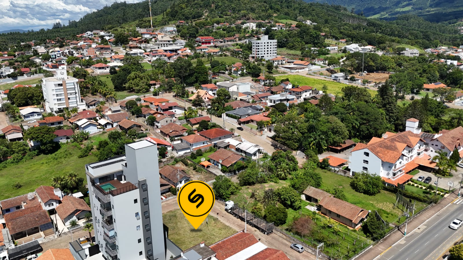 Terreno Urbano à venda no Centro: 