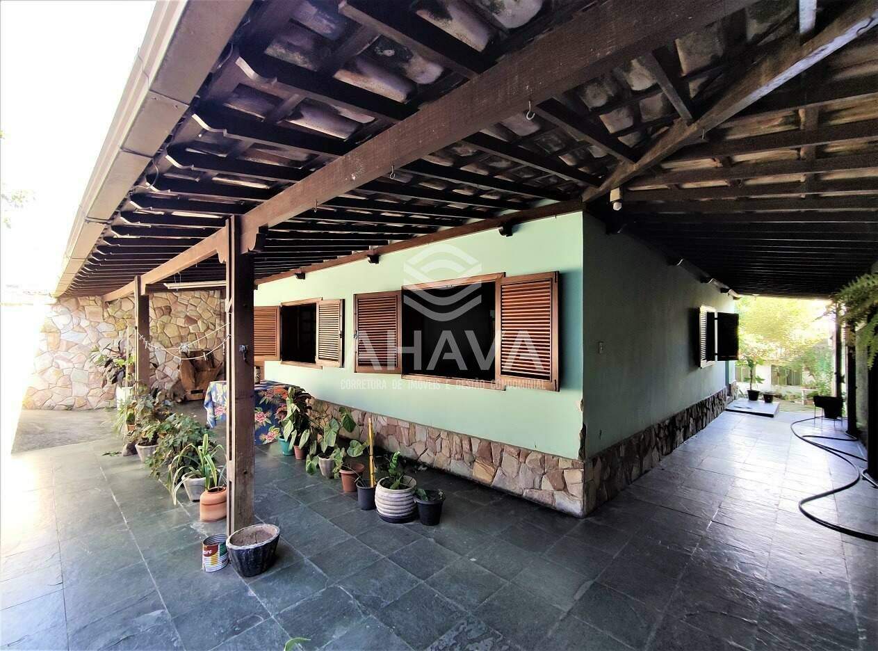 Casa à venda no Santa Mônica: VARANDA, FACHADA E LATERAL