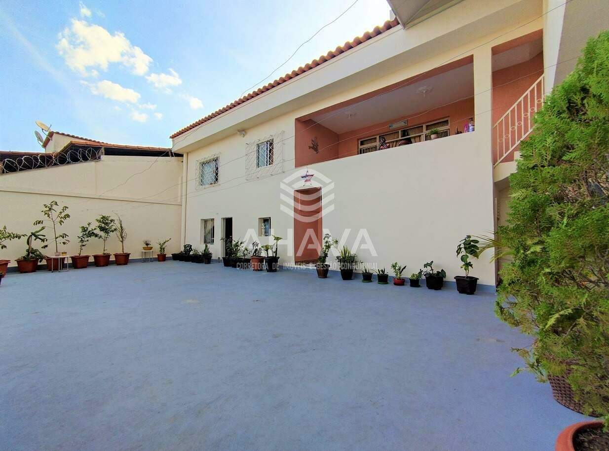 Casa à venda no Santa Mônica: FACHADA E ESPAÇO EXTERNO