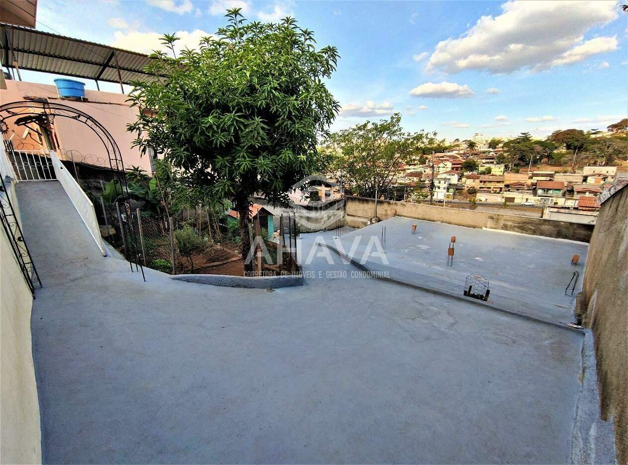 Casa à venda no Santa Mônica: ÁREA EXTERNA DA CASA