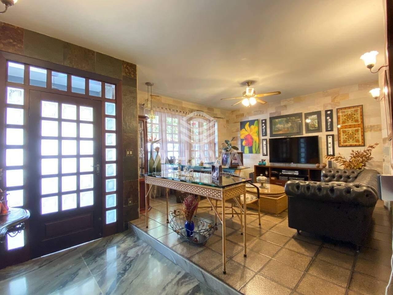 Casa à venda no Itapoã: 