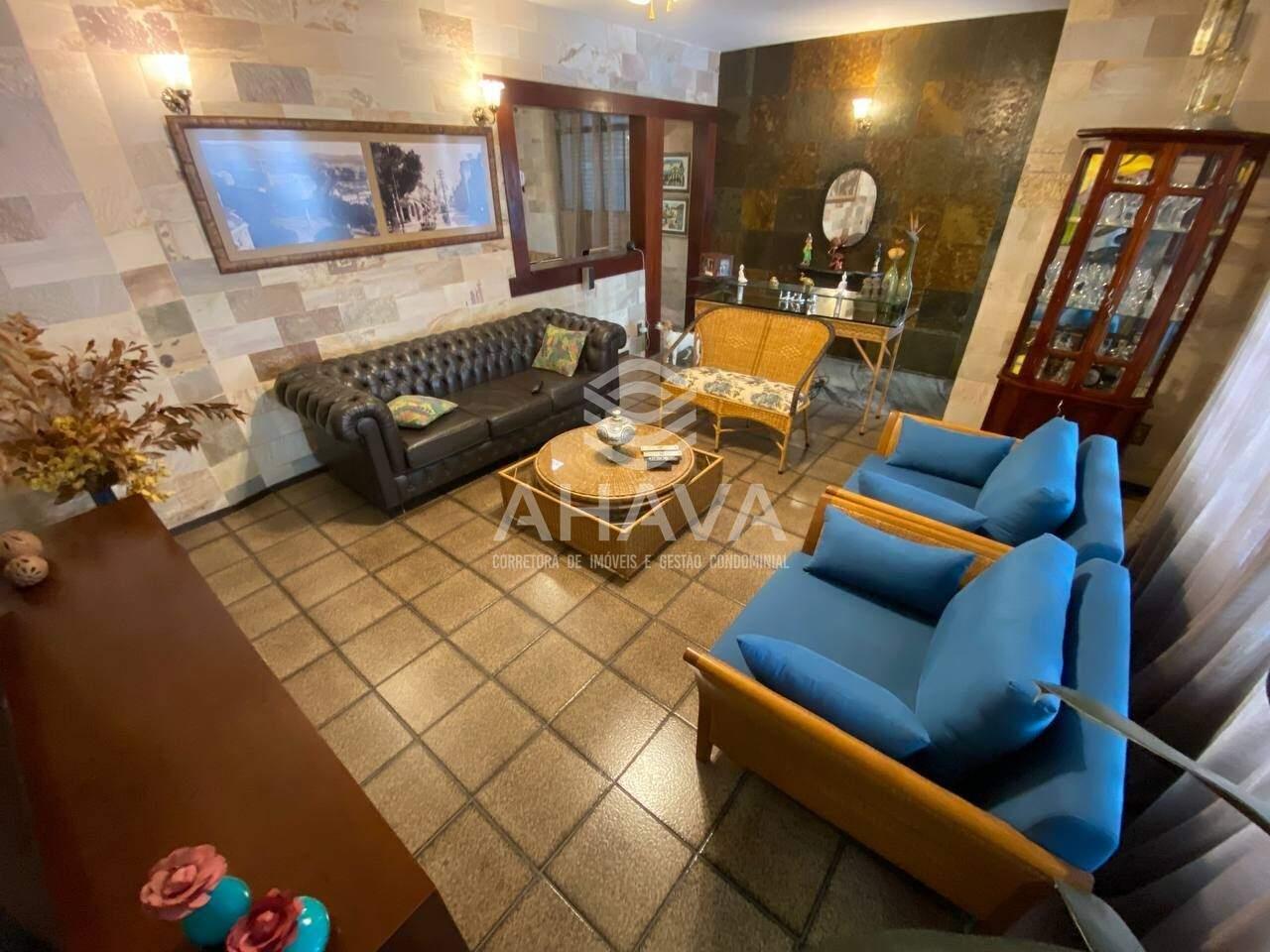 Casa à venda no Itapoã: 