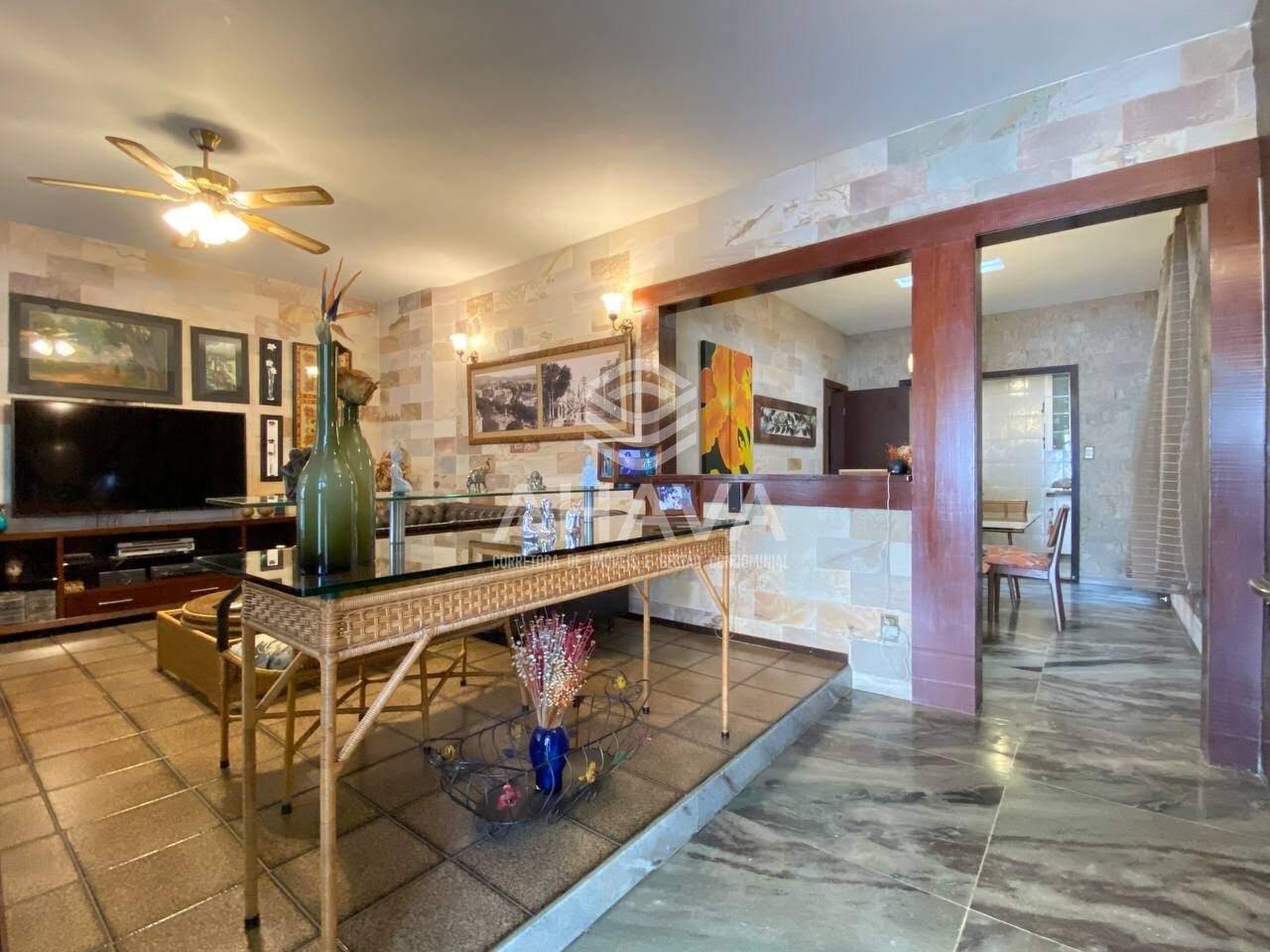 Casa à venda no Itapoã: 