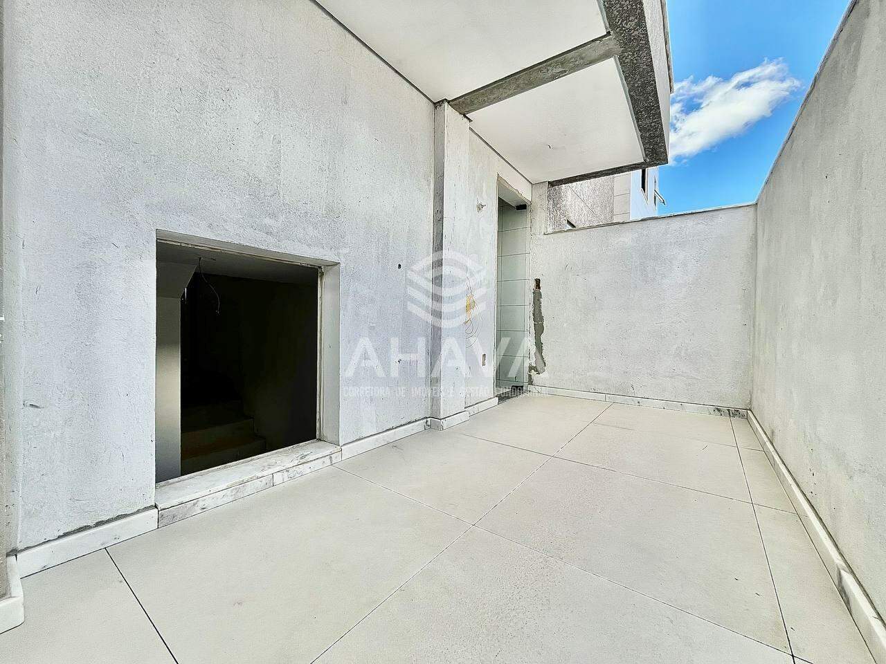 Apartamento com área privativa à venda no Itapoã: 