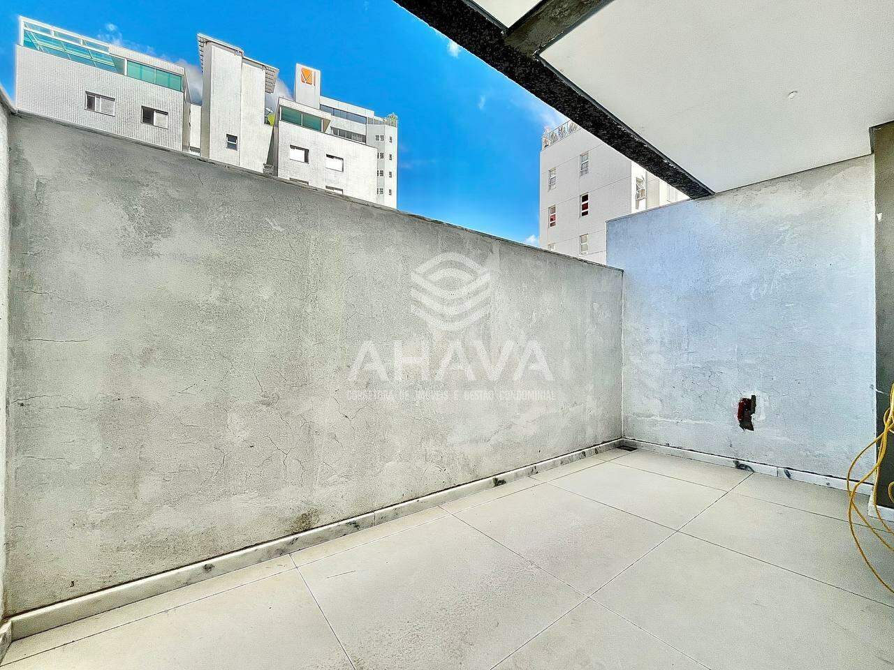 Apartamento com área privativa à venda no Itapoã: 