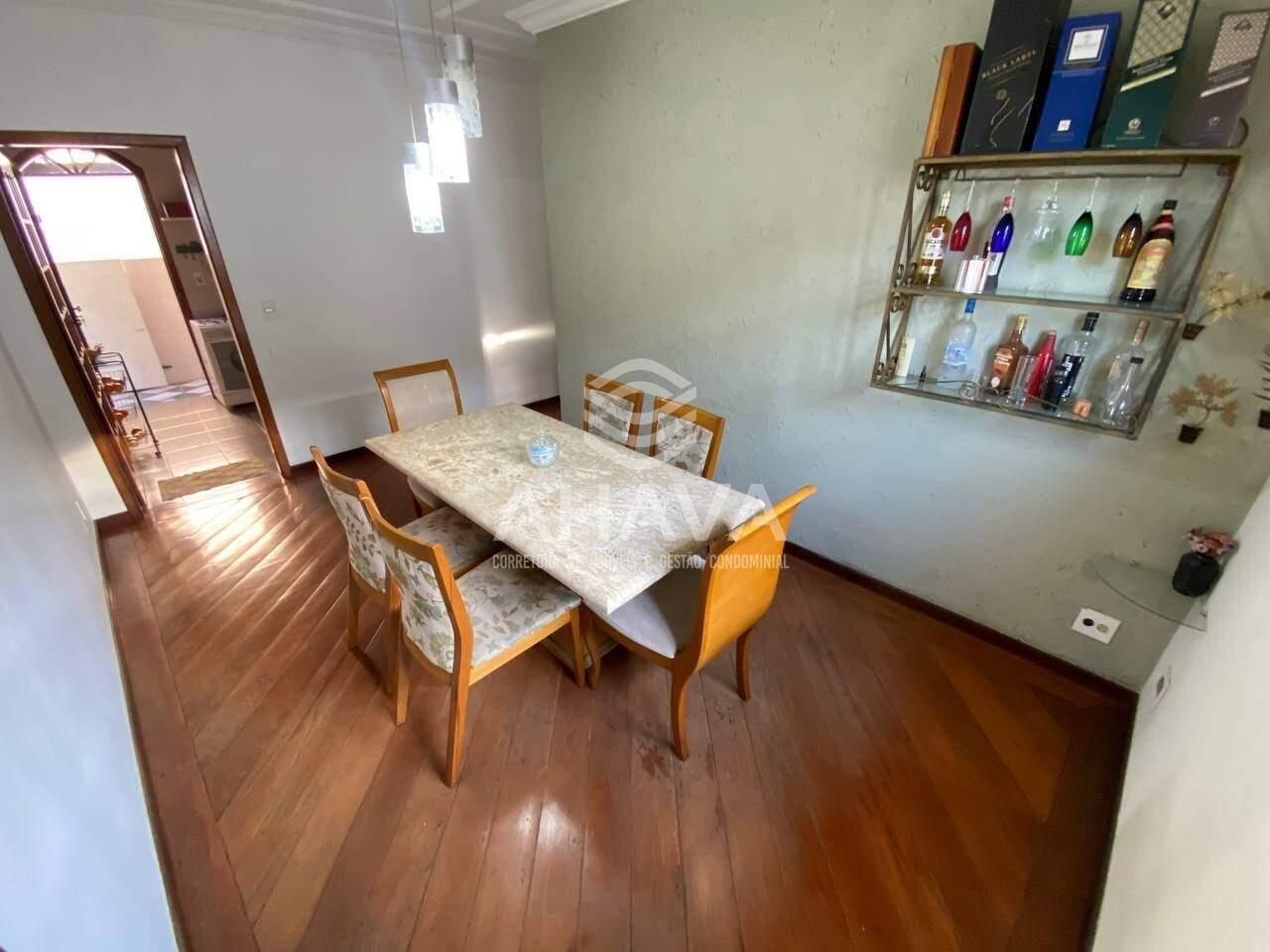 Casa geminada à venda no Santa Amélia: 