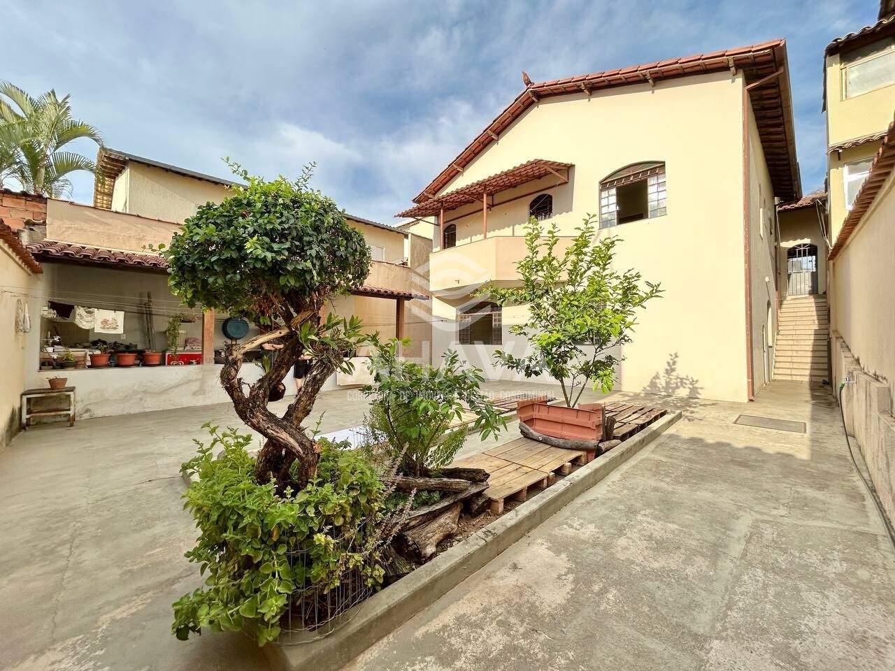 Casa à venda no Santa Amélia: Área externa