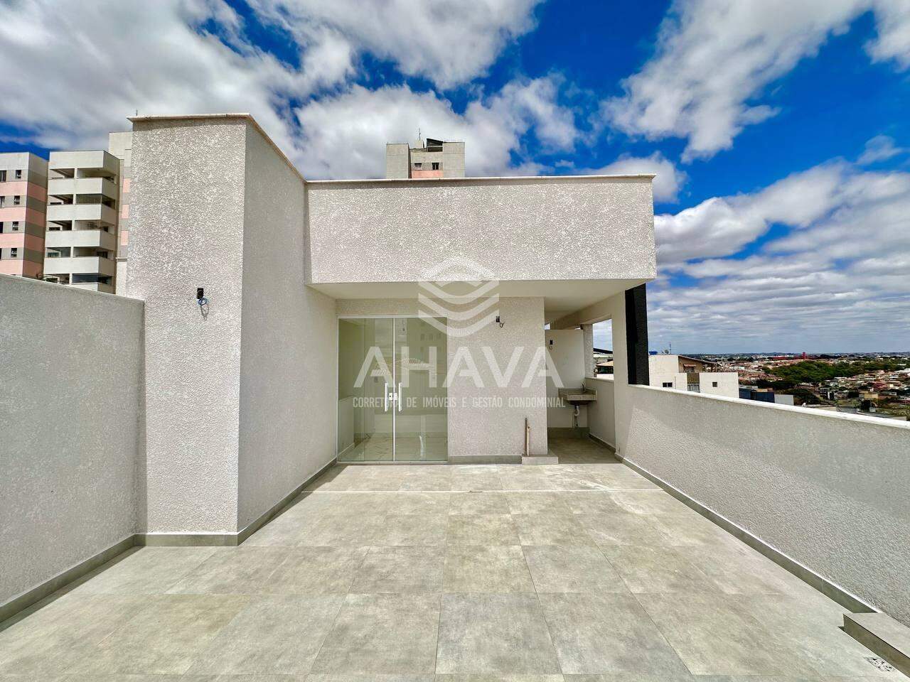 Cobertura à venda no Heliópolis: 