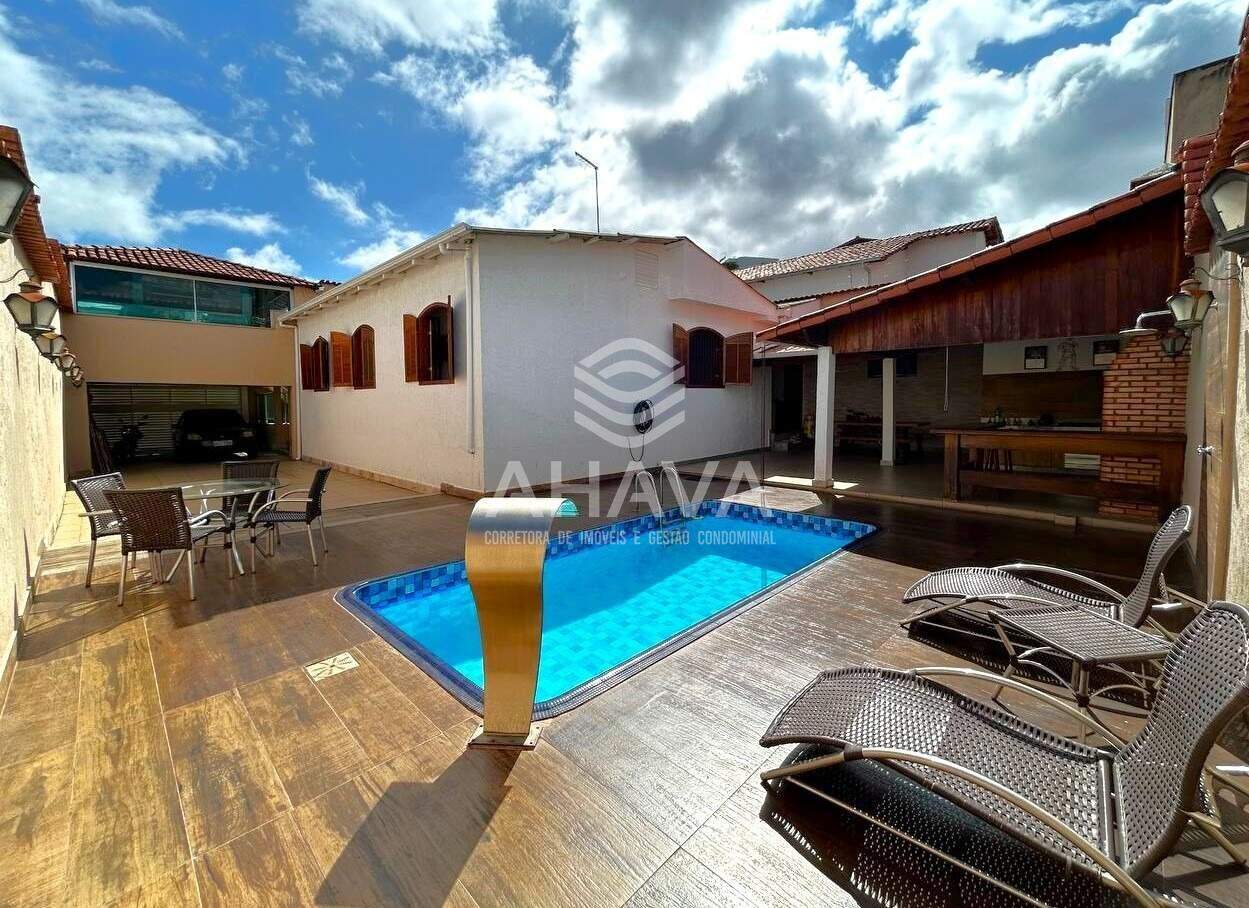 Casa à venda no Itapoã: 