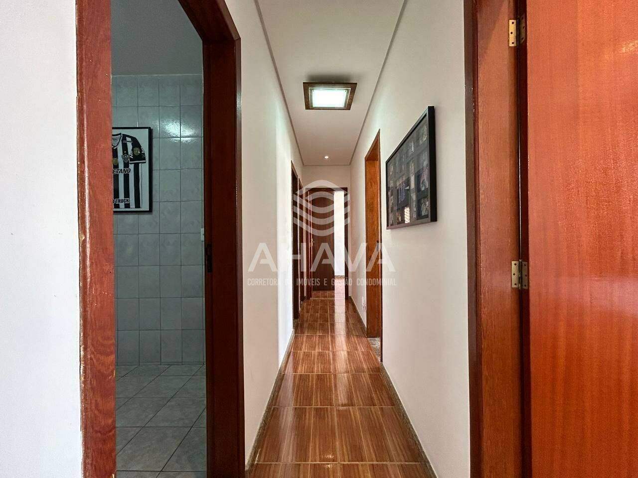 Casa à venda no Itapoã: 