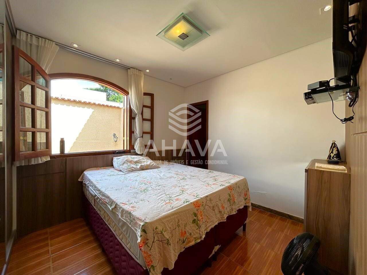 Casa à venda no Itapoã: 